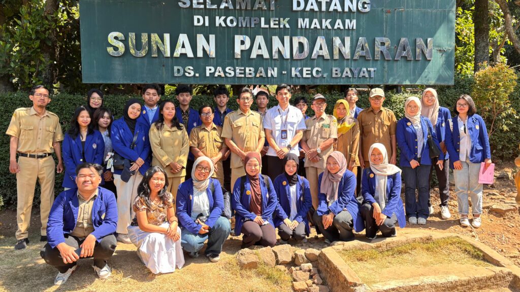 Penyerahan-Mahasiswa-KKN-M-ke-Desa-1024x576.jpeg